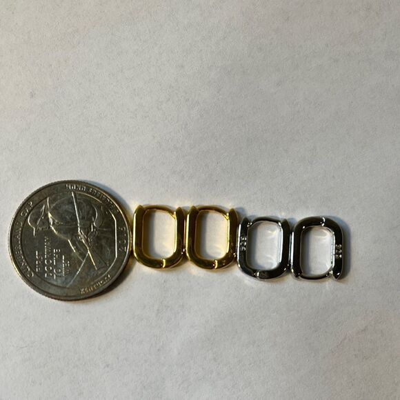 The Gold Geo Hoop. Dainty huggie earrings 18k 925 stamped - Picture 8 of 9